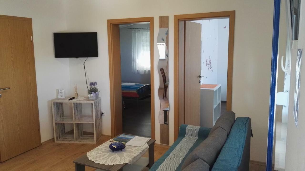 Tomek Apartment Vir Exteriör bild