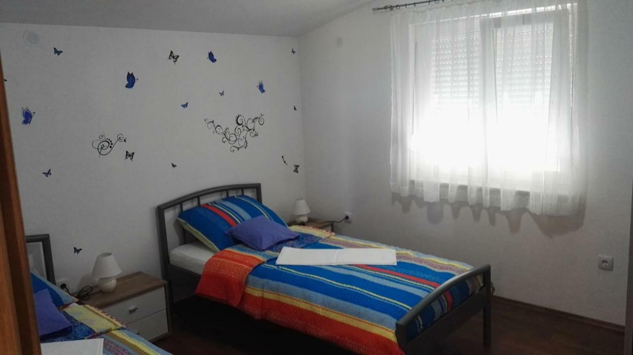 Tomek Apartment Vir Exteriör bild
