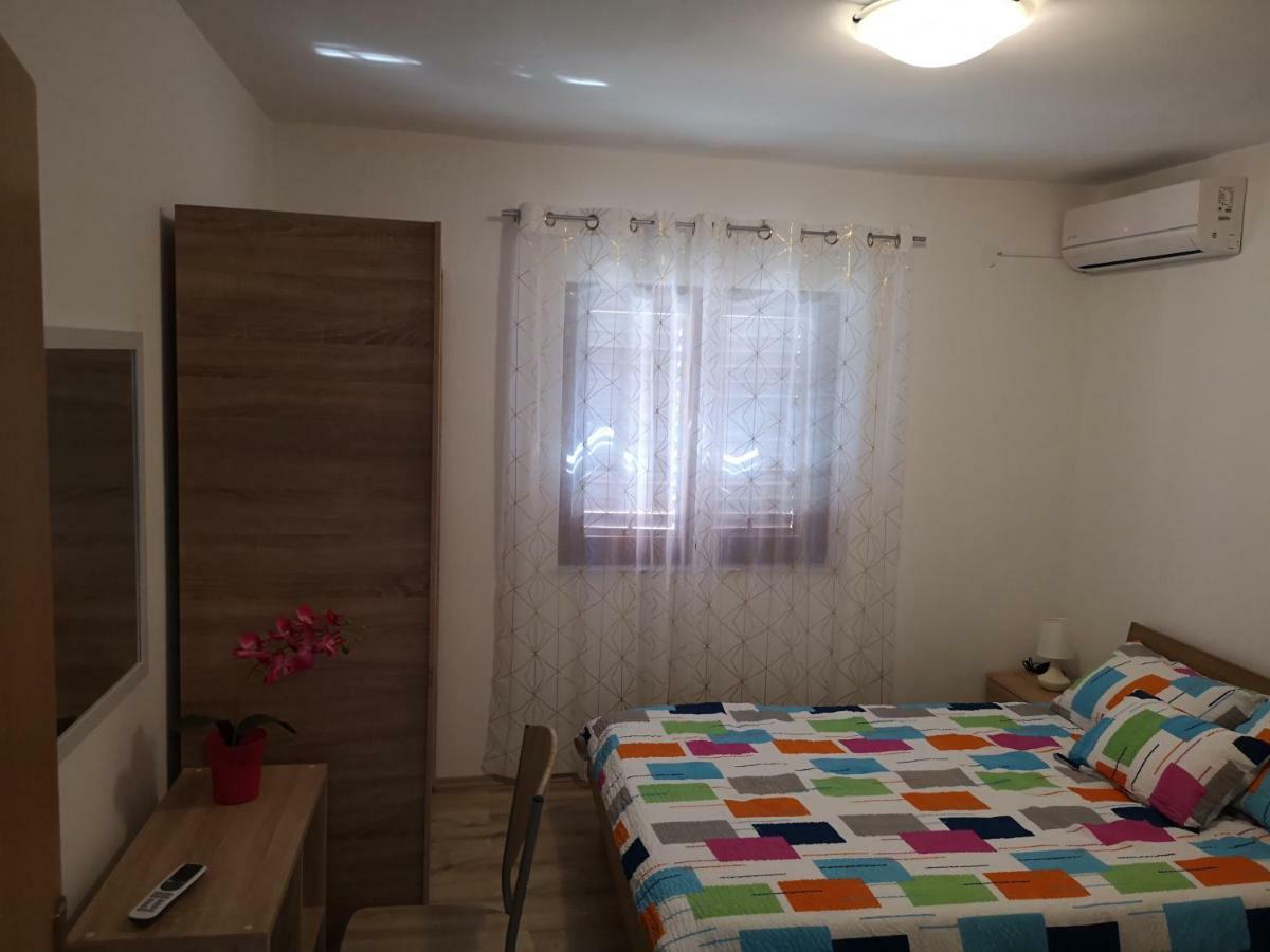 Tomek Apartment Vir Exteriör bild