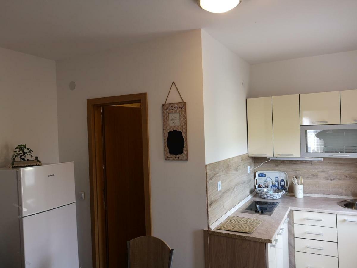Tomek Apartment Vir Exteriör bild