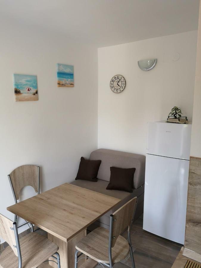 Tomek Apartment Vir Exteriör bild