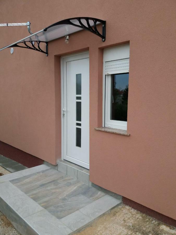 Tomek Apartment Vir Exteriör bild