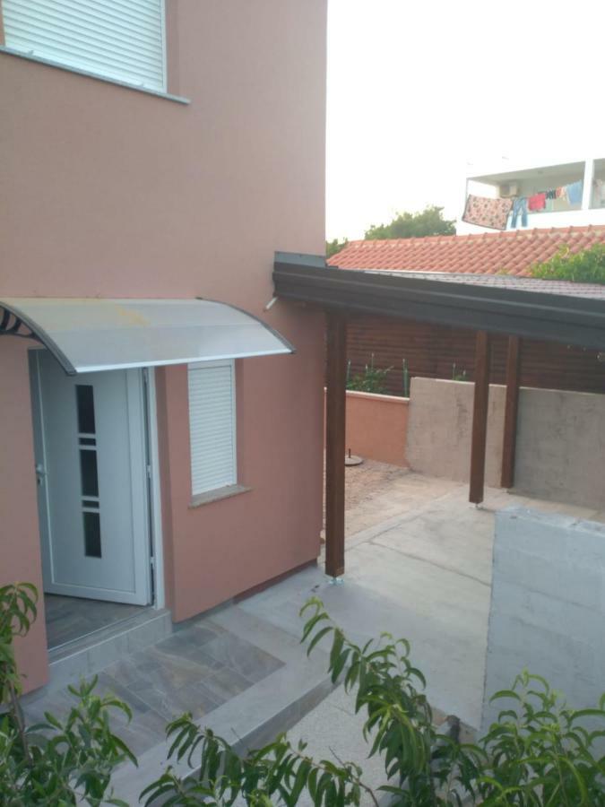 Tomek Apartment Vir Exteriör bild