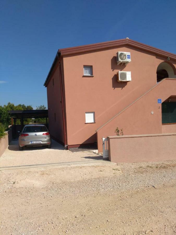 Tomek Apartment Vir Exteriör bild